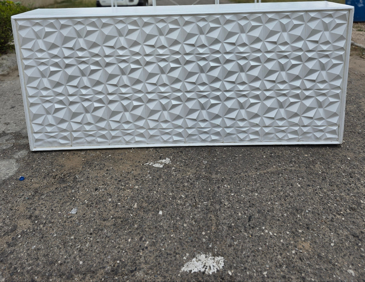 8ft White Diamond Cut Bar