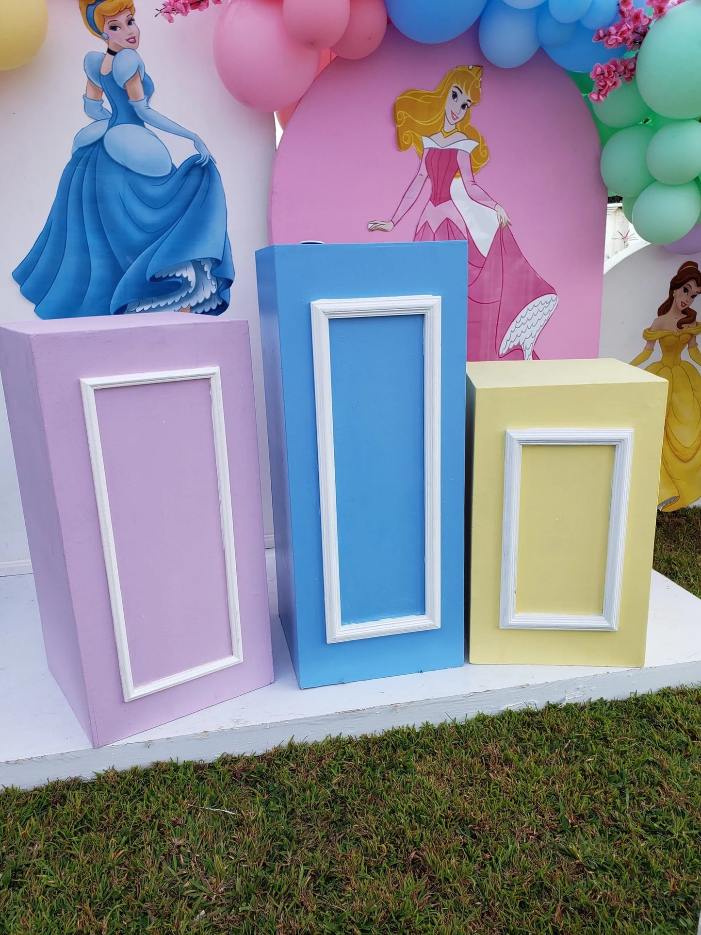 Framed Column Cake Table