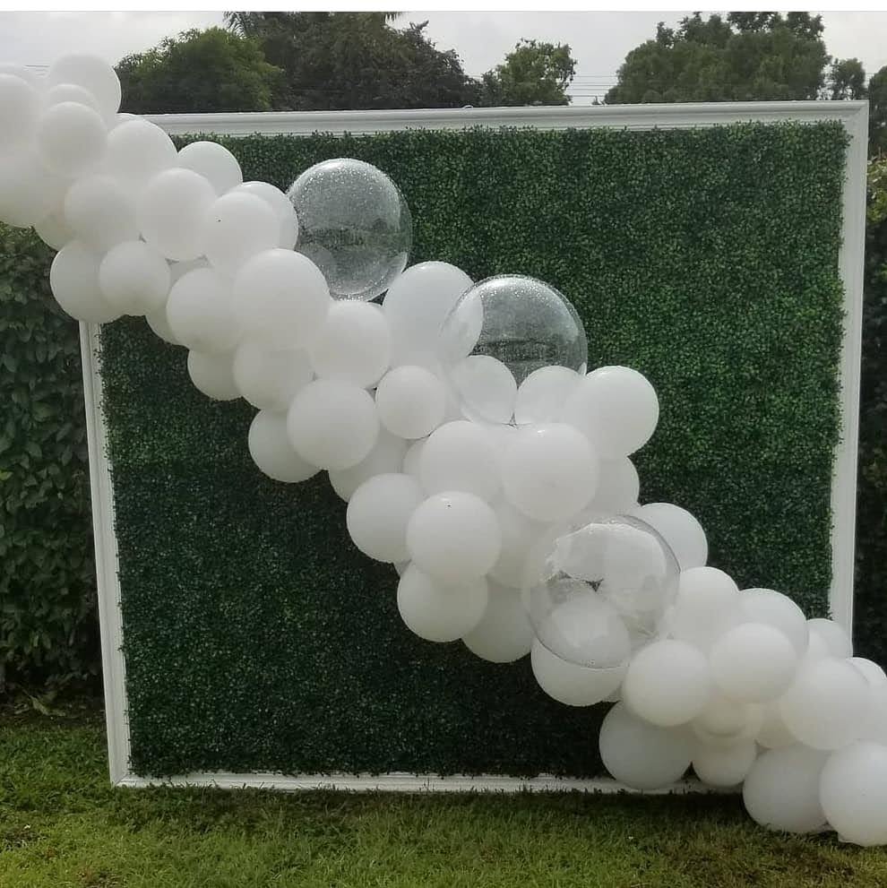 White Moulding Turf Backdrop