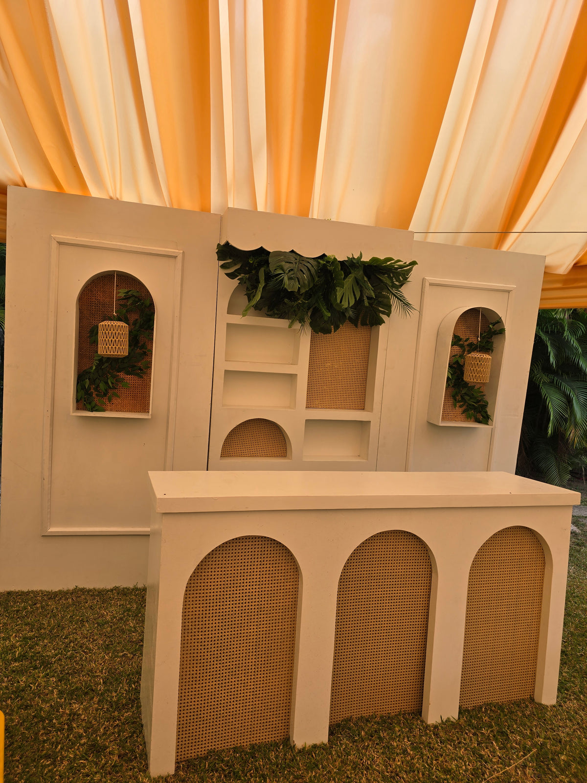Modern White Rattan Bar Set – Event Rentals