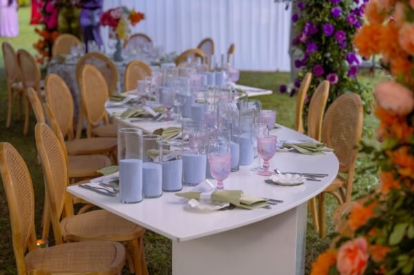 Amanda Curve Table